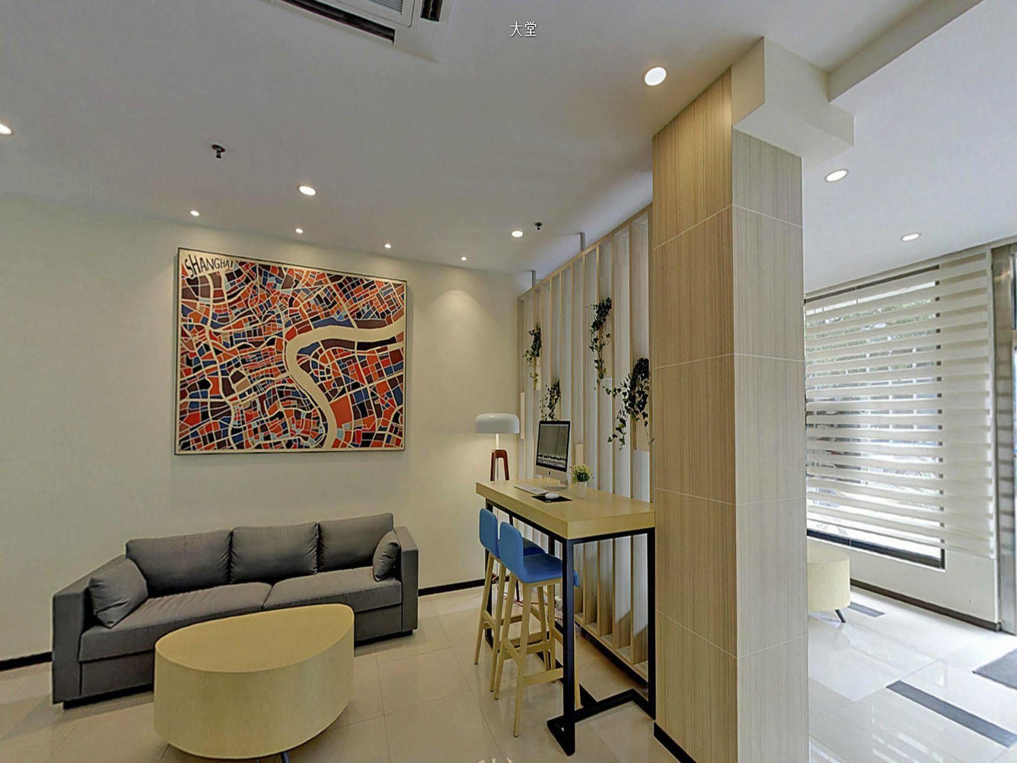 Hanting Xujiahui Hotel 2*